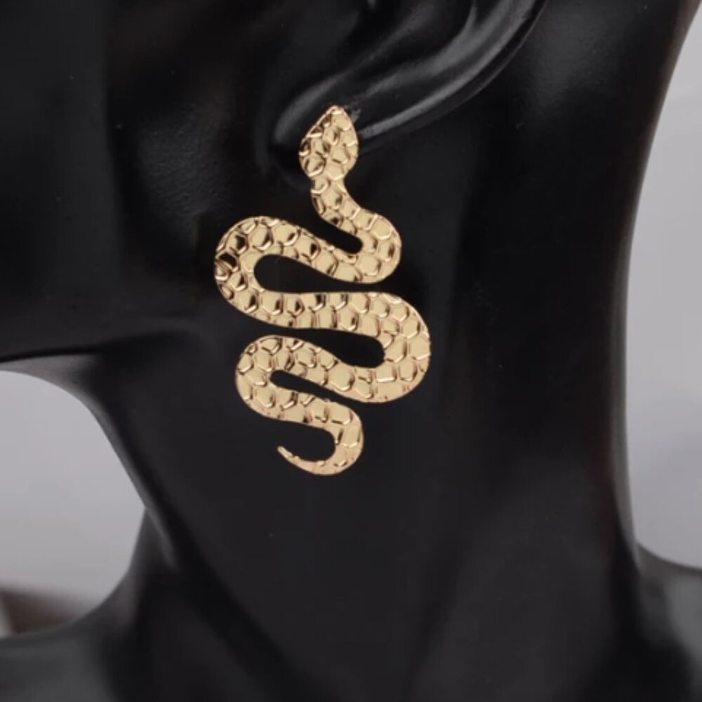 NWT Serpent Snake Statement Cocktail Earrings Crumpled Hammered Gold AB15/24